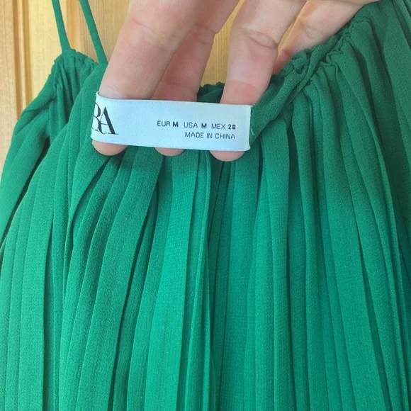 Green pleated jumpsuit - Picture 4 of 4